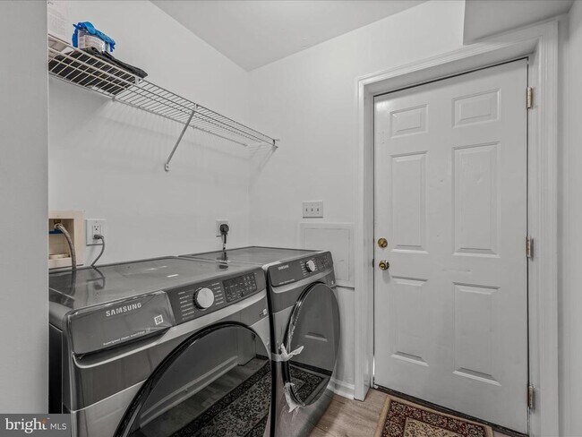 Foto del edificio - 316 E 5th Ave