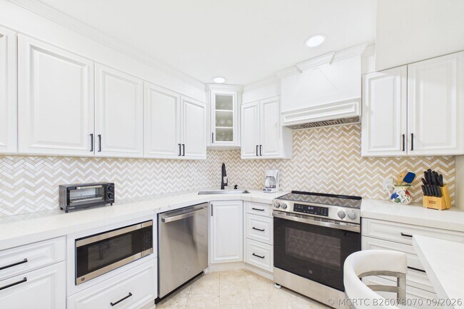 Foto del edificio - 400 Ocean Trail Way
