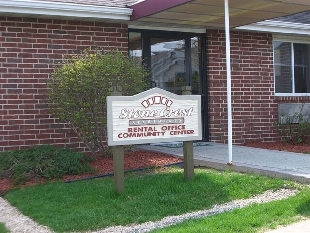 Building Photo - Stone Crest Apartments