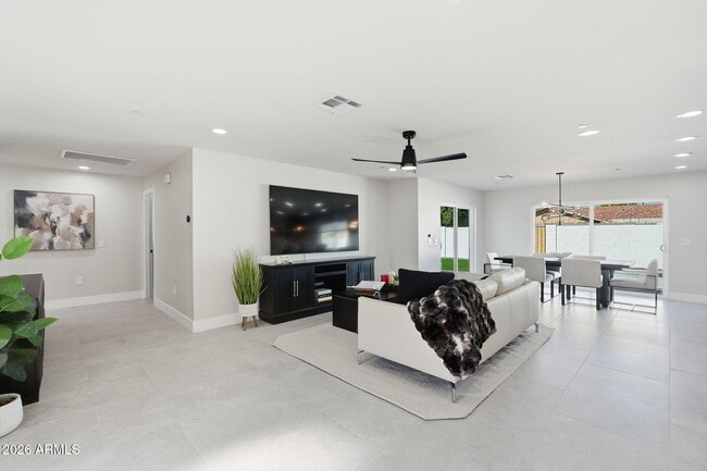 Foto del edificio - 6420 E Virginia Ave