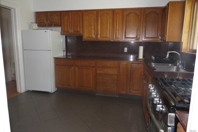 Foto del edificio - 2 bedroom in Queens NY 11435