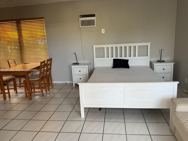 Building Photo - 90 Isle of Venice Dr