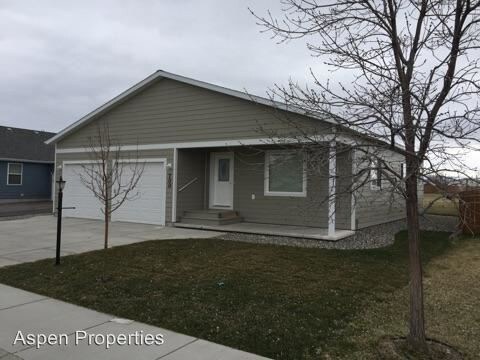 Primary Photo - 2 br, 1.5 bath House - 700 N. Riverrock Dr.