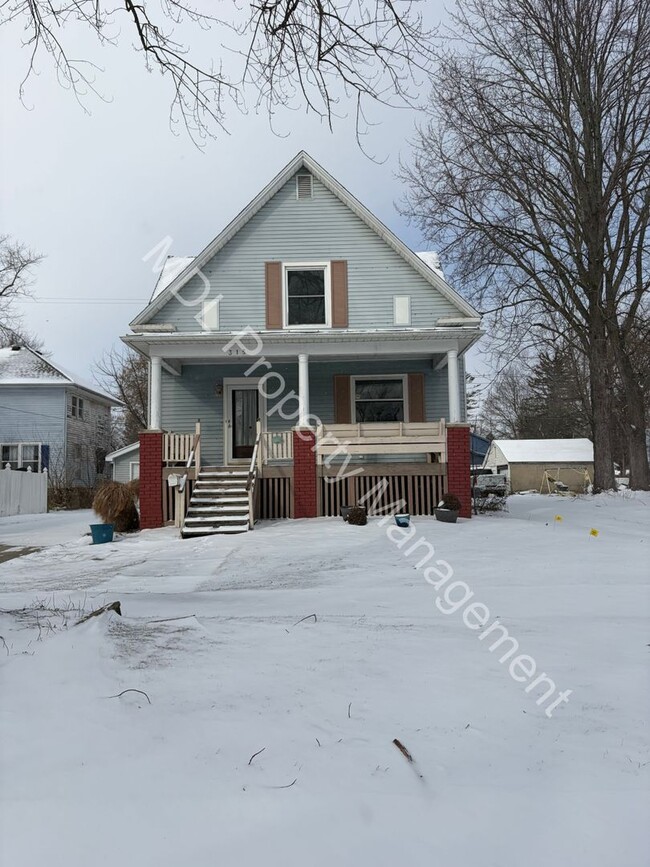 Building Photo - 315 S Oakley St