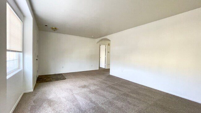 Foto del edificio - Upper 2 bed, 2 bath Condo on Leland for rent!