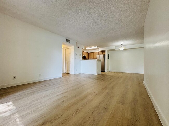 Building Photo - 7630 Westwood Dr