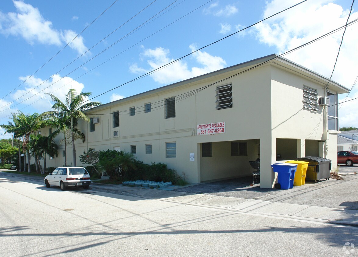 Building Photo - La Casa Maria