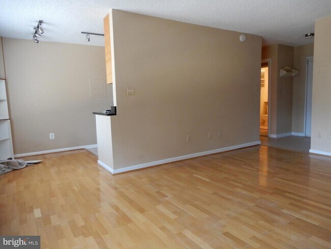 Building Photo - 1730 Arlington Blvd