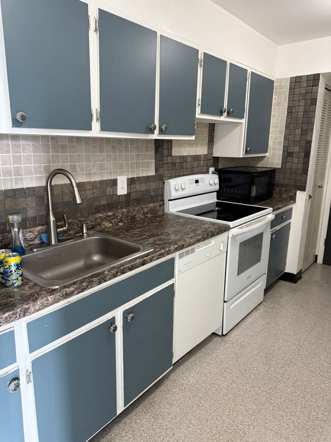 Building Photo - Linden Street Apartment GREAT Location ,in...
