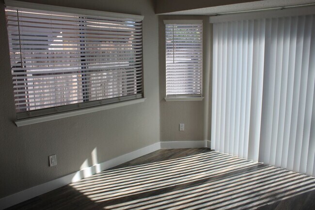 Foto del edificio - 2229 Rose Ave