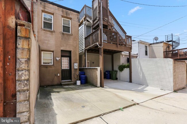 Building Photo - 2640 Hudson St
