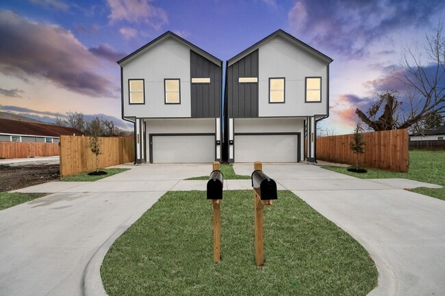 Building Photo - 3535 Amos St