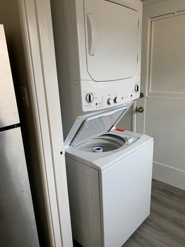 Washer/dryer - 226 Bristol Blvd