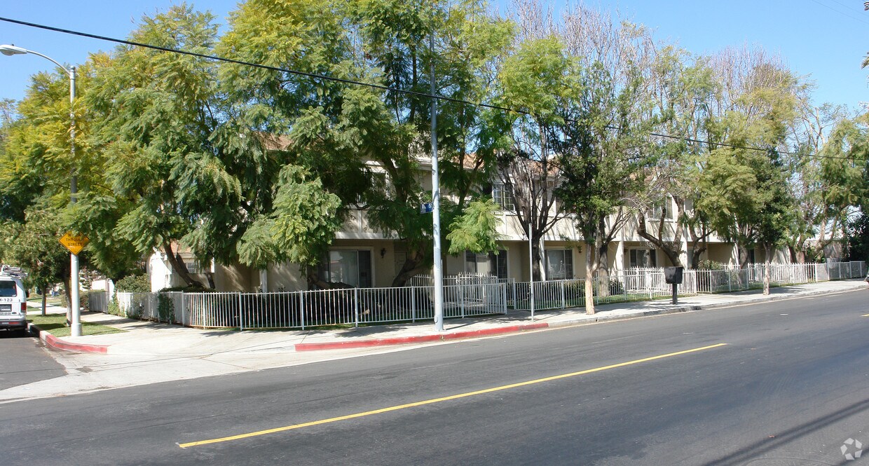 Primary Photo - 7639 Kester Ave