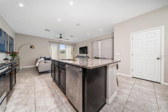 Building Photo - 10849 Wyne Tree Ct