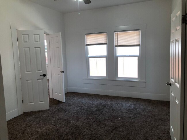 Foto del edificio - Enjoy The River Breeze On The Front Porch