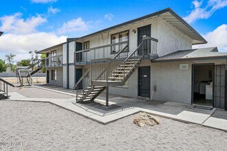 Building Photo - 717 E Roeser Rd
