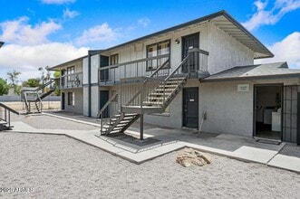 Building Photo - 719 E Roeser Rd