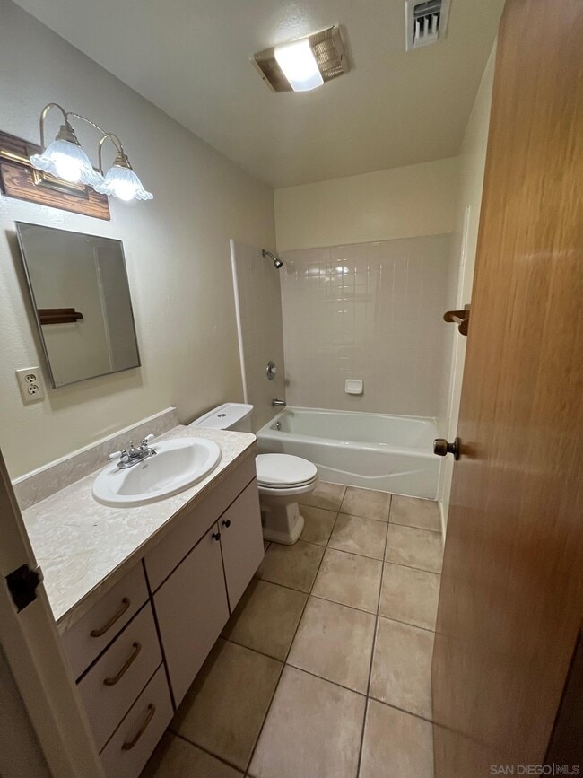 Building Photo - 966 Tierra Del Sol Rd