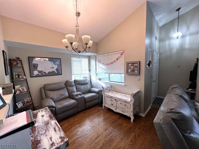 Building Photo - 64 Bentley Ct