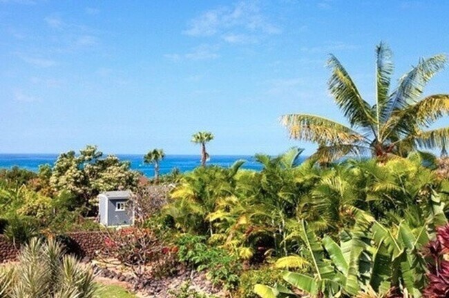Foto del edificio - UNFURNISHED 3/2 PRIVATE HOME WITH OCEAN VIEW! AVAILABLE NOW!