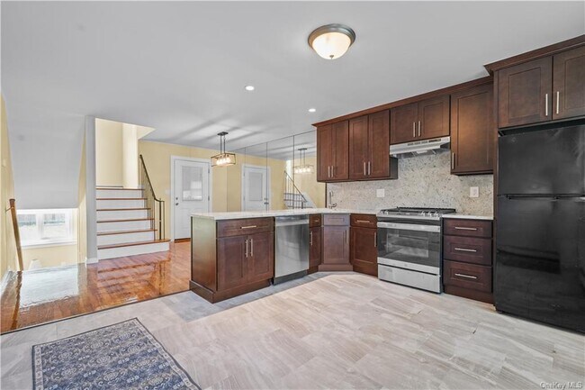 Building Photo - 155 Forest Ave