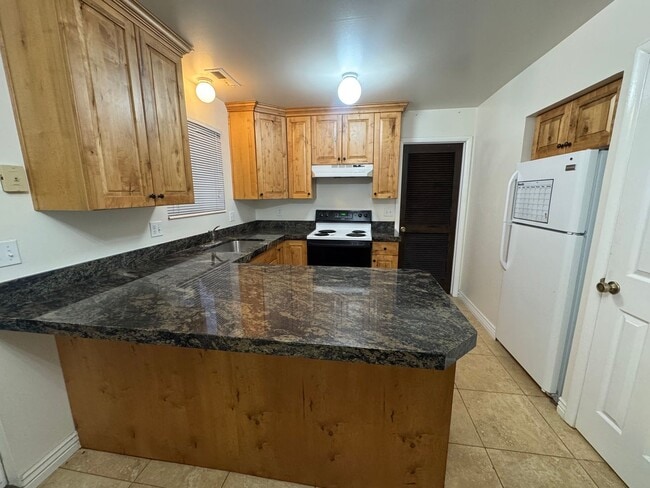 Foto del edificio - Beautiful 2 bedroom duplex for rent in Cottonwood Heights!