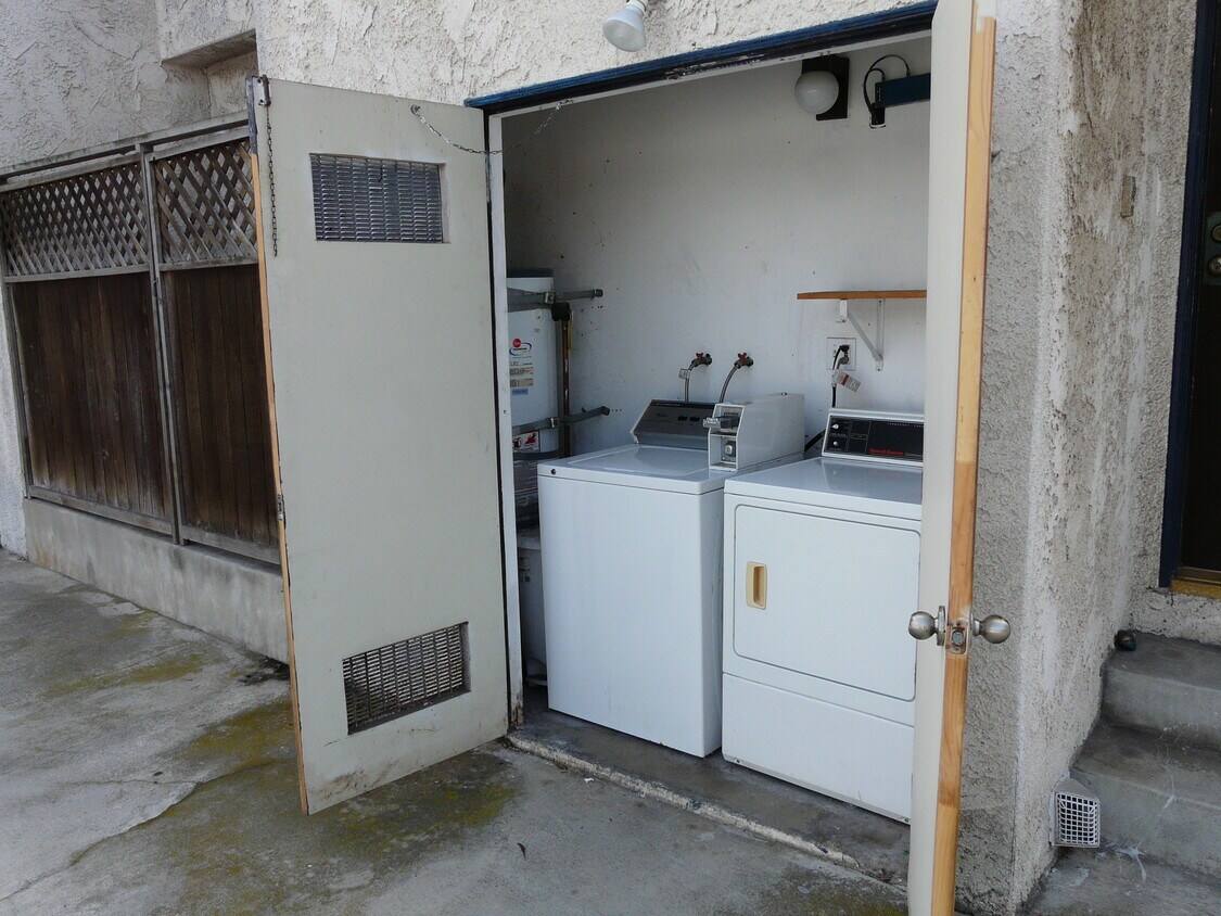 Laundry Room - 1707 Clark Ln