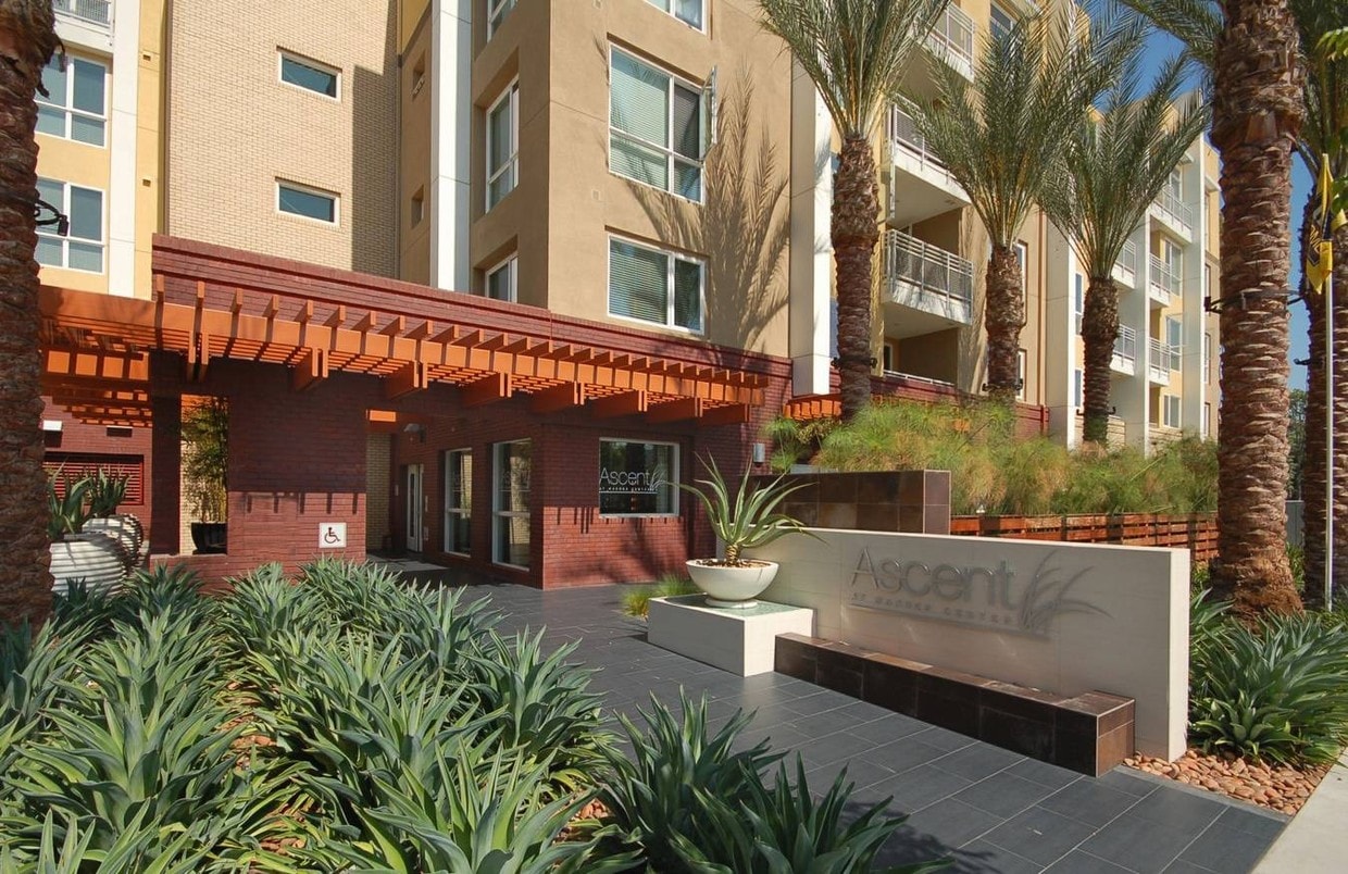 Primary Photo - 21301 Erwin St