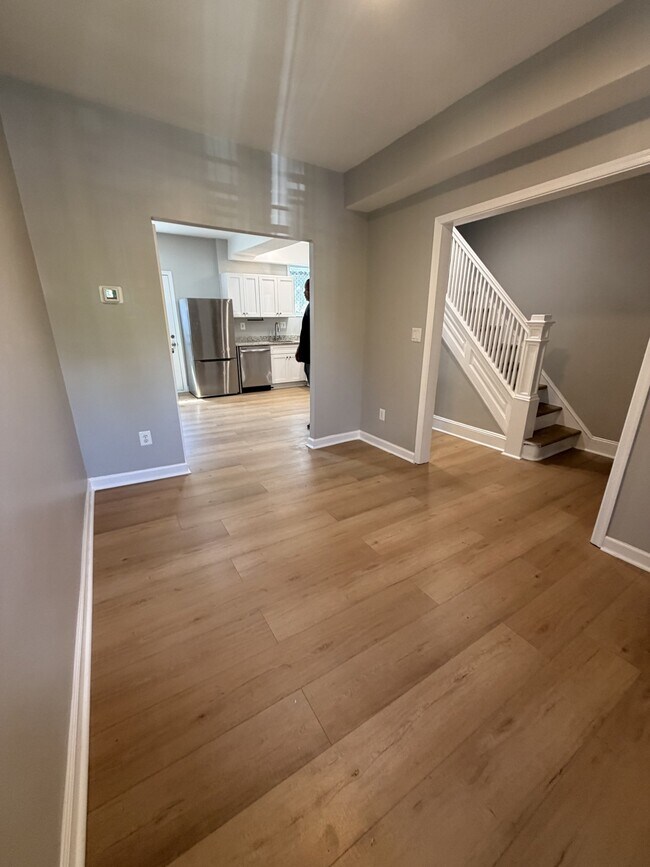 Foto del edificio - 740 Hobart Pl NW