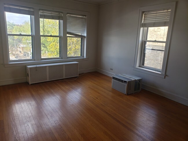 Building Photo - 360 Ridge Ave