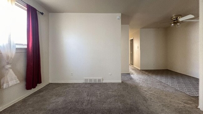 Foto del edificio - 9415 Lansford St