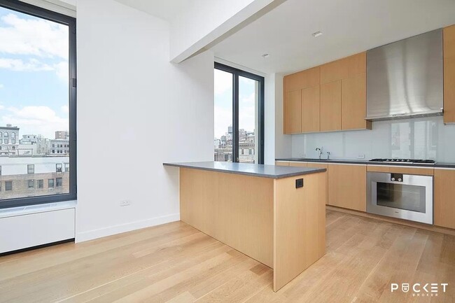 Building Photo - 21 E 12th Street Unit 11A