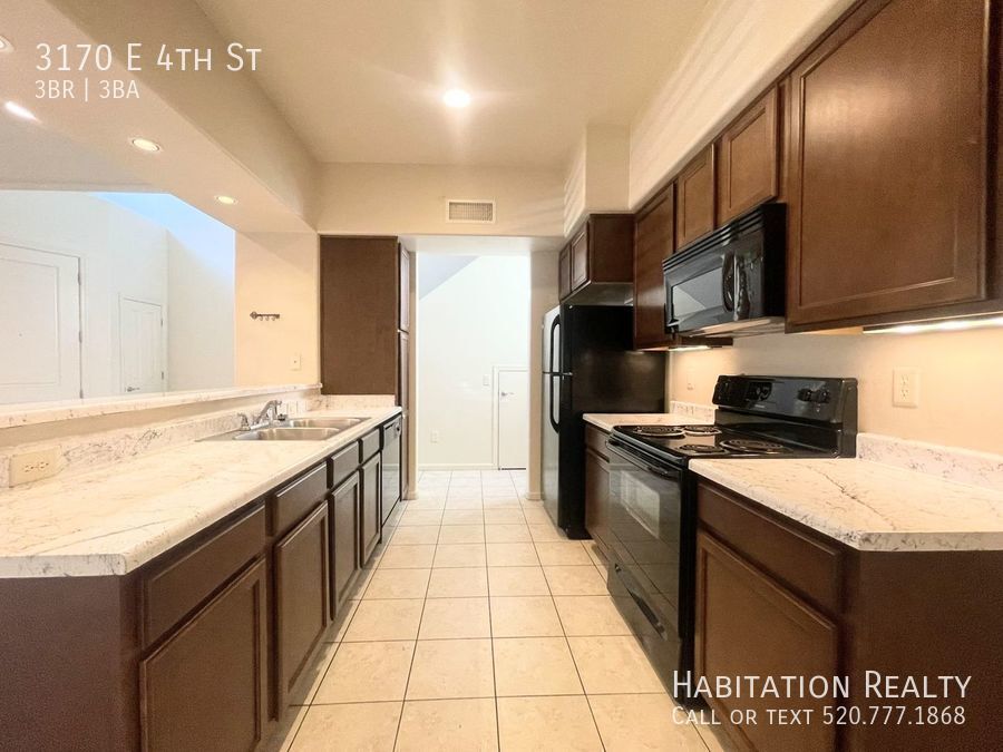 Primary Photo - August Pre-Lease!! 3bed/3bath townhome in ...