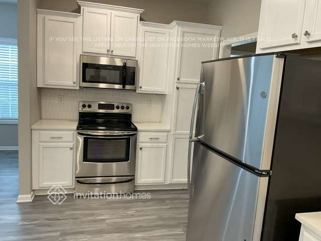 Foto del edificio - 4233 Essex Dr