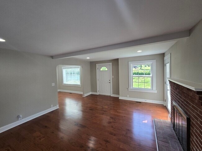 Building Photo - 4094 University Dr