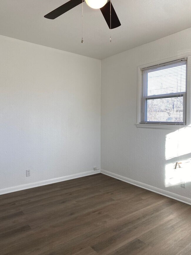 Building Photo - 6 MONTH LEASE! Updated 3/1 home at Afforda...