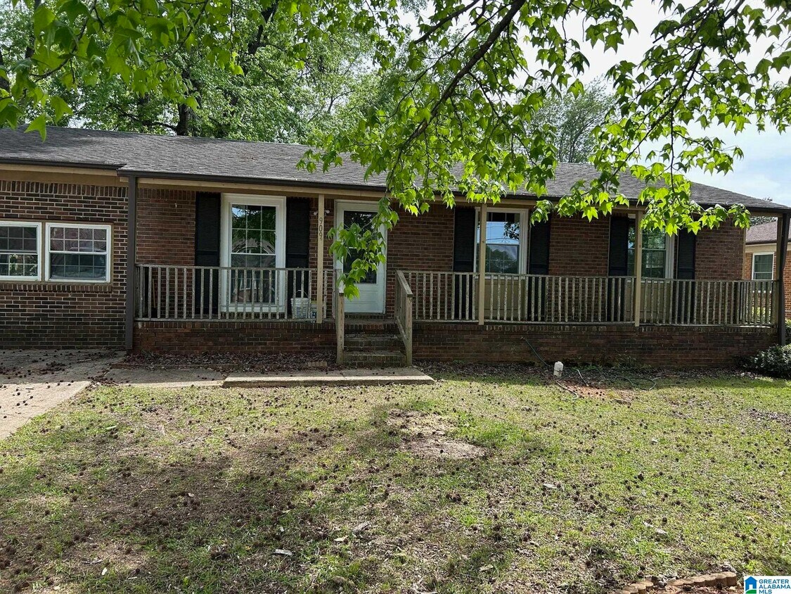 Foto principal - 909 Airview St