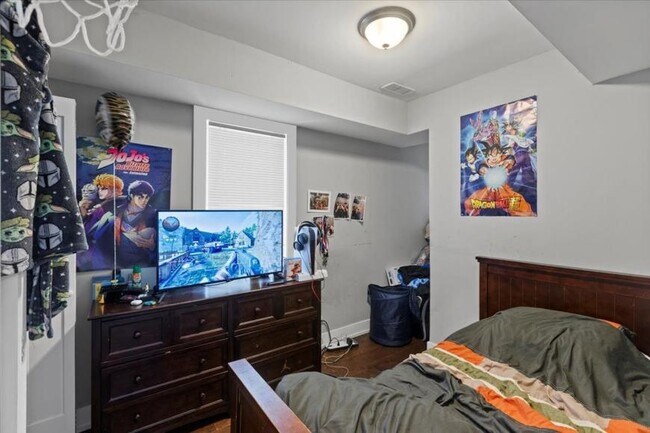 Building Photo - 3 bedroom in Chicago IL 60618