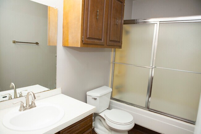 Foto del edificio - 1503 W Rolling Oaks Dr