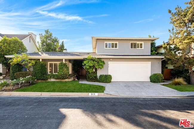 Building Photo - 3115 Dona Susana Dr