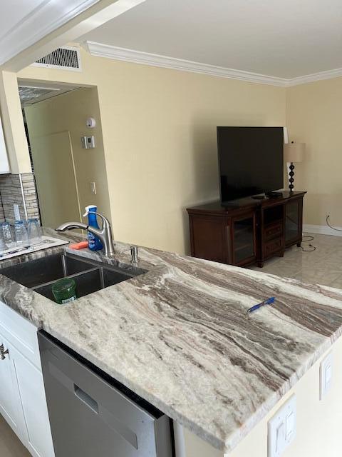 Building Photo - 740 Monaco P