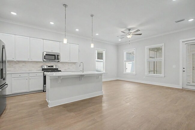 Foto del edificio - 3065 Four Oaks Blvd
