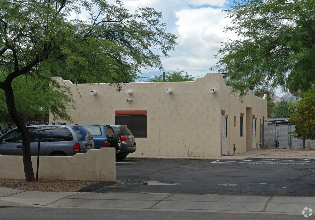 Building Photo - 4-Plex on Glenn St