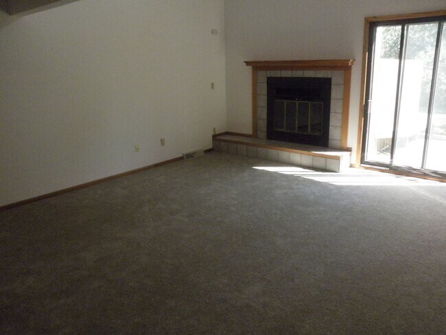 Foto del edificio - 3203 Eau Claire Ave