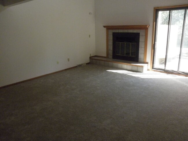Building Photo - 3203 Eau Claire Ave