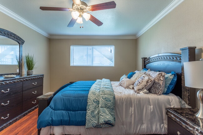 Bedroom - Falls of Deer Park Apartments