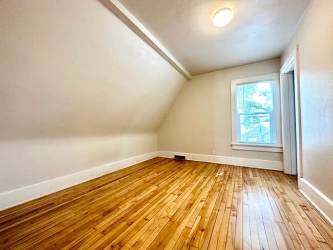 Building Photo - 1281 Elm St