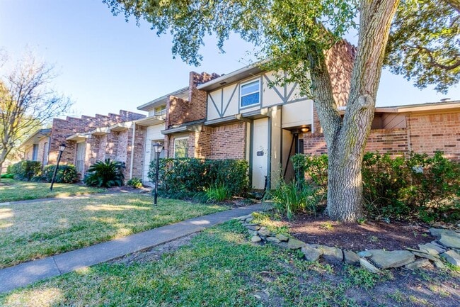 Building Photo - 4417 Basswood Ln
