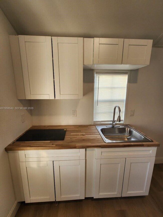 Foto del edificio - 4222 Hibiscus Cir